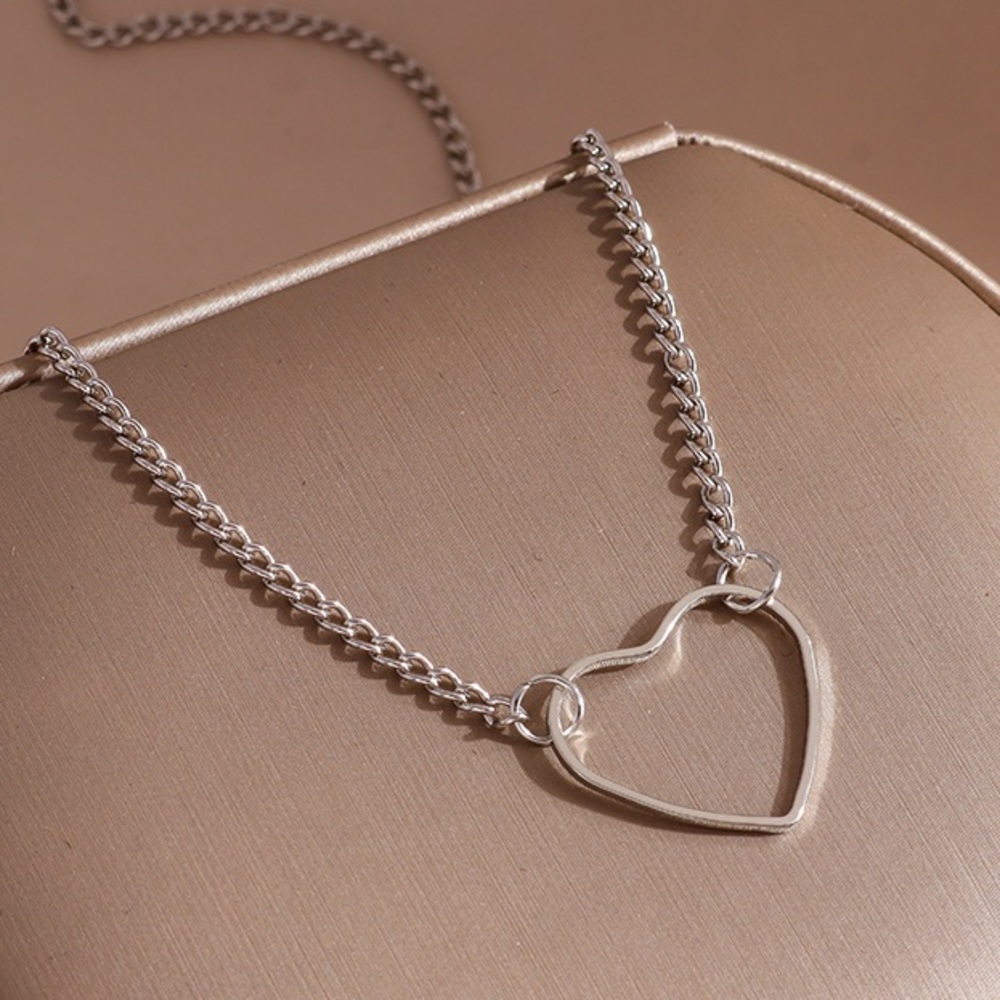⚜️[𝟯/$𝟭𝟴]⚜️Silver Heart Delicate Choker NEW - Picture 2 of 10